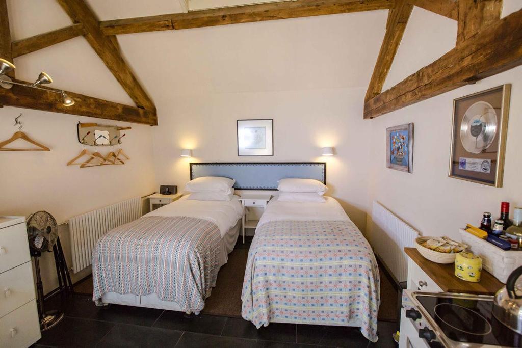 Maison d'hôtes T'S At Lower Rudloe Farm à Corsham Extérieur photo